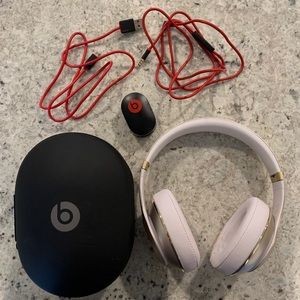 Beats Studio Wireless Solo 2 Gold Headphones